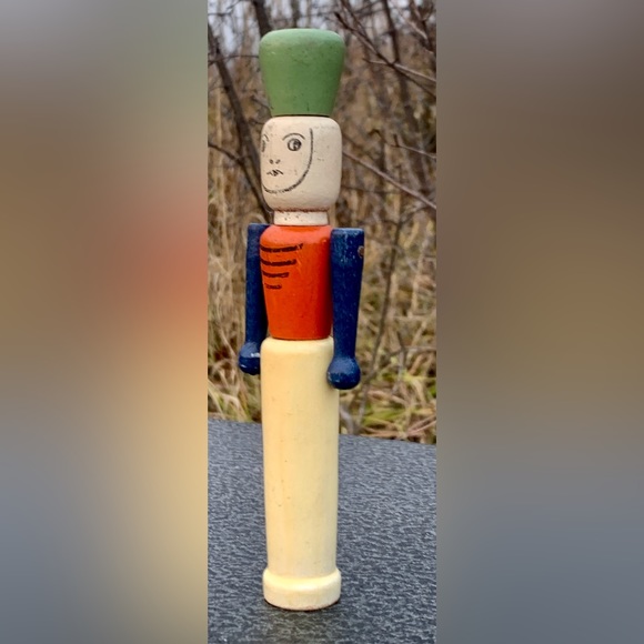 1930s Vintage Turned Wood Articulating Shoulder Joint Skittle Soldier Toy - Picture 6 of 13